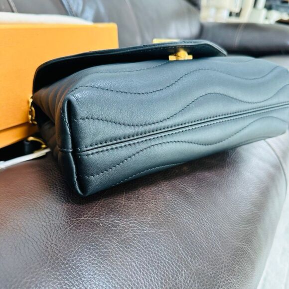 Louis Vuitton New Wave Chain Bag Noir - Picture 11 of 16